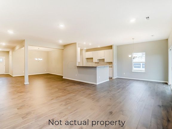 5th image of 1305 Kinghorn Cir E