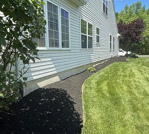 5th image of 105 Lowell Dr
