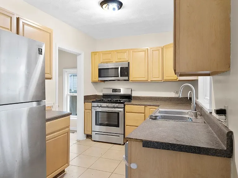 6261 Alexander St — Photo 8