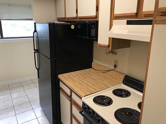 2nd image of 503 Sunridge Dr #L