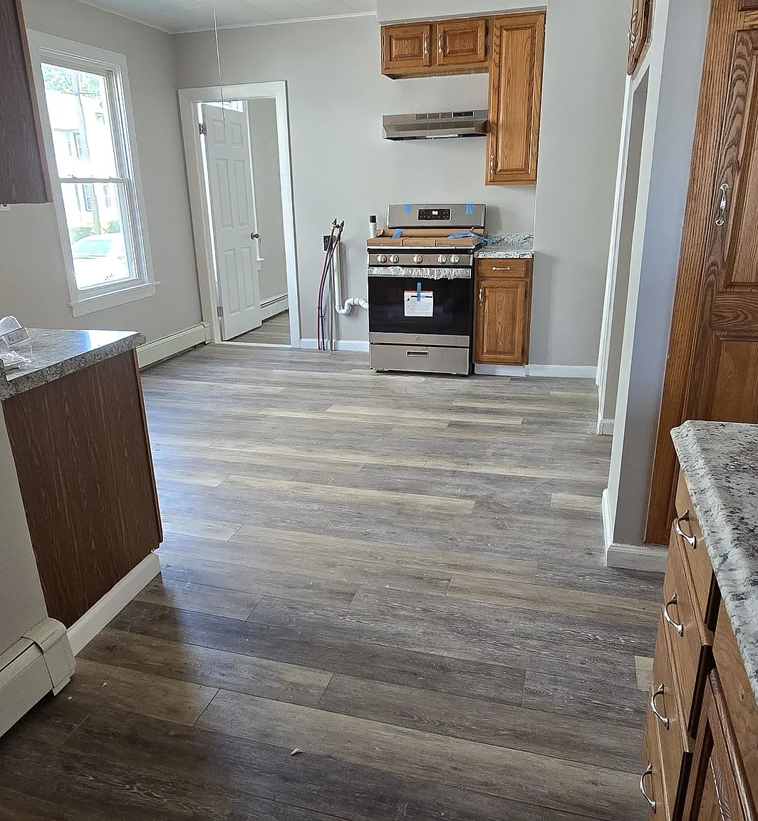 2 bed, 1.0 bath, 3648 sqft, $1,780 — Photo 2