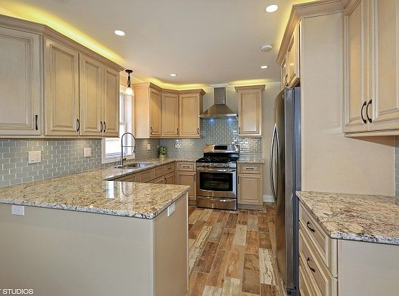 5th image of 4135 N Oketo Ave