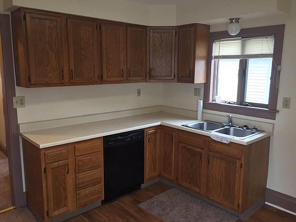 2nd image of 430 Chestnut St #2