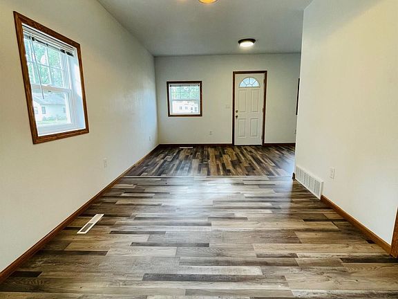 4th image of 225 Wolcott Ave