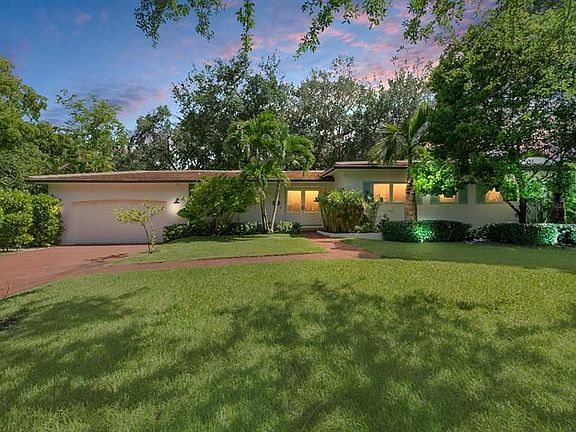 2nd image of 545 San Servando Ave