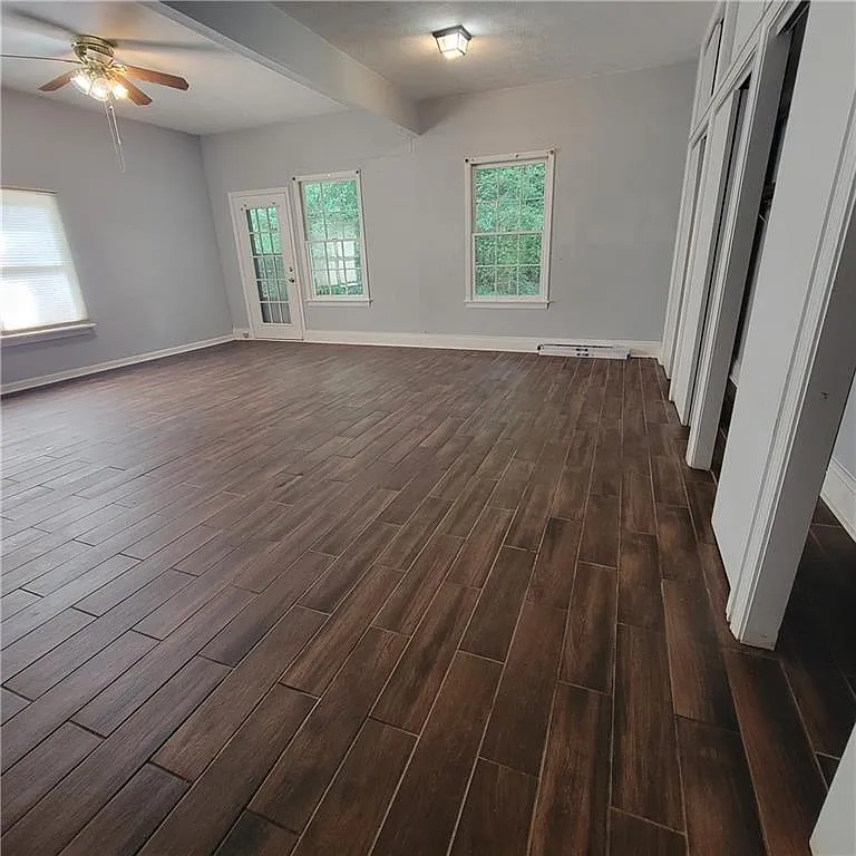 5 bed, 2.5 bath, 2032 sqft, $2,300 — Photo 3