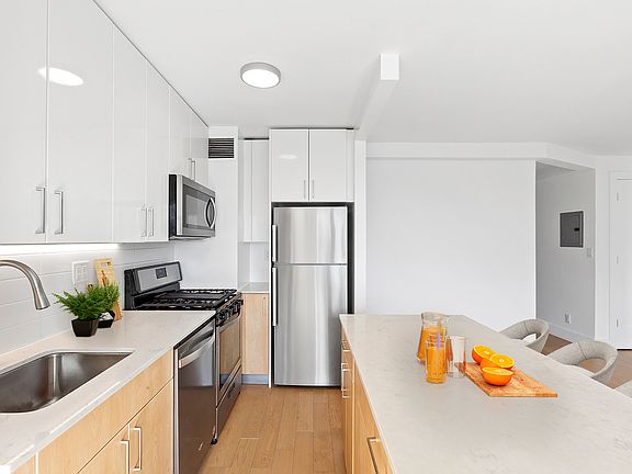 4th image of 620 Lenox Ave APT 17S