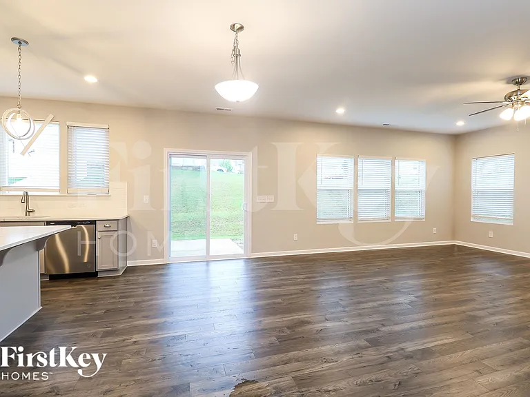 124 Benford Dr — Photo 3