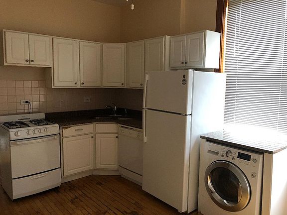 5th image of 851 N Hoyne Ave APT 3F