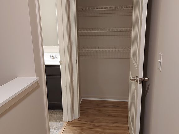 3rd image of 6835 Lake Overlook Ln