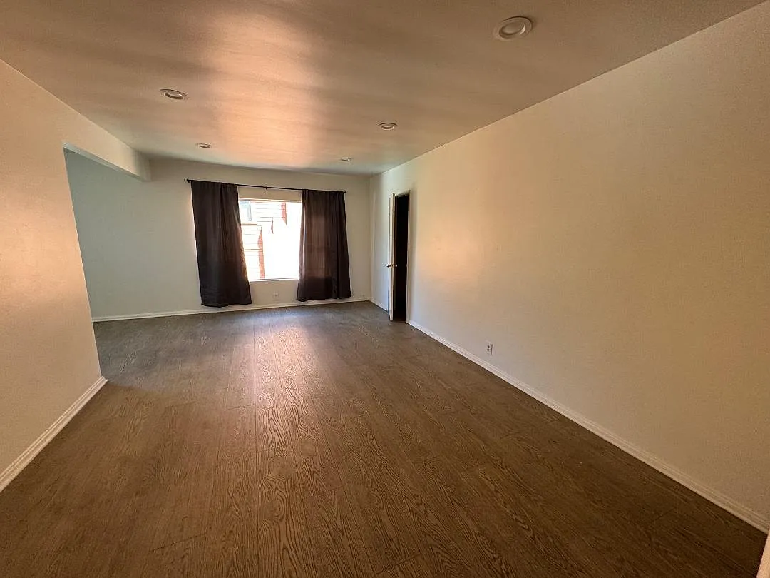 2 bed, 800 sqft, $2,400 — Photo 4