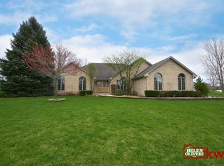 25781 N Arrowhead Dr, Mundelein, IL