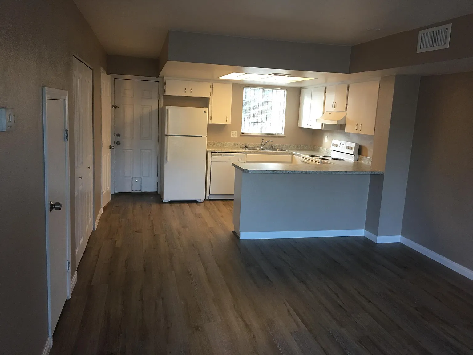 5628 W Lake Mead Blvd — Photo 1