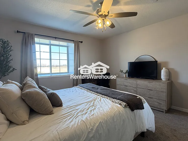 642 Shardlow Ln NE — Photo 12