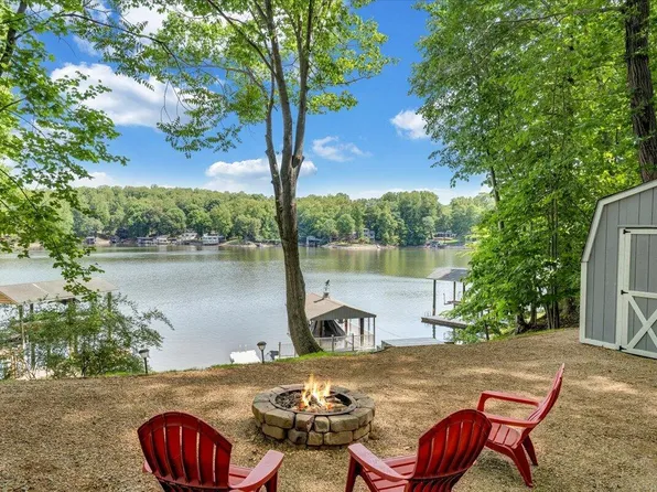 890 Long Island Dr, Moneta, VA 24121