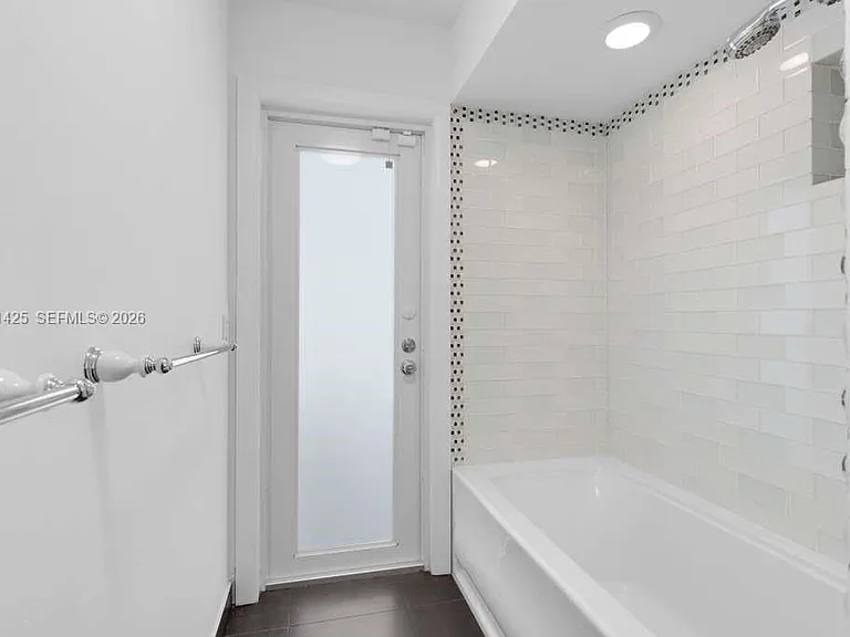 3520 N 32nd Ter — Photo 31