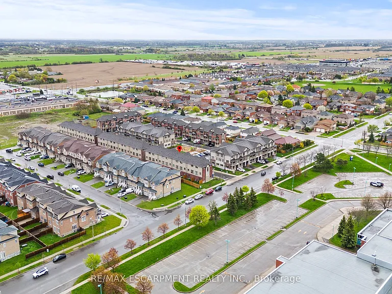 19 Picardy Dr #4 — Photo 36