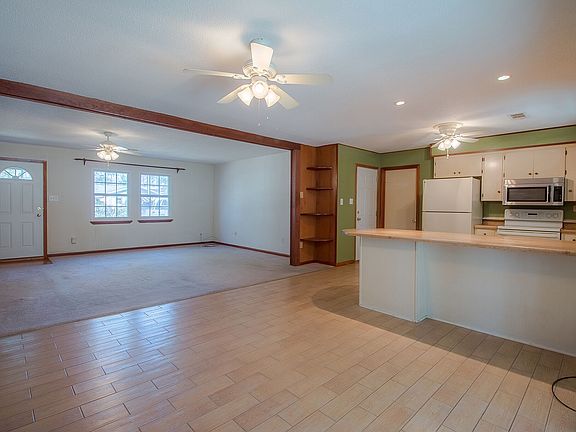 4th image of 296 Oakwood Dr