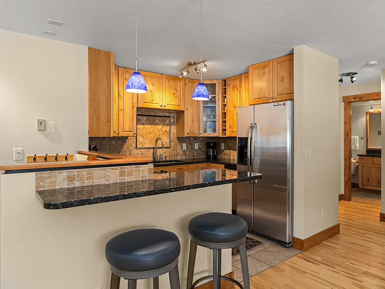 Kitchen | Breakfast Bar for 2