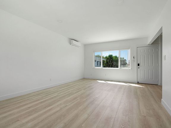 4th image of 1210-1224 Felspar St #12205