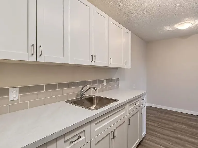 2327 Crestwood Dr SE — Photo 12