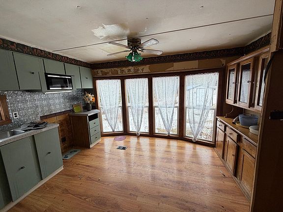 4th image of 995 B Road