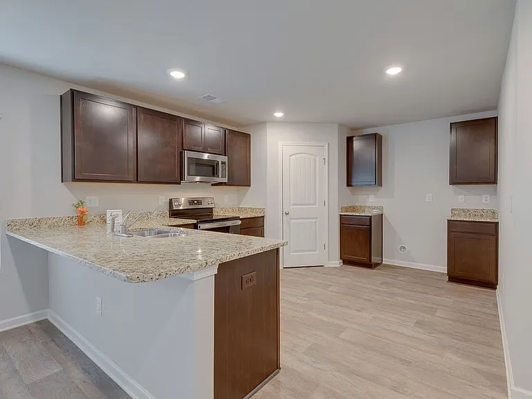 370 Alyssa Landing Dr — Photo 8
