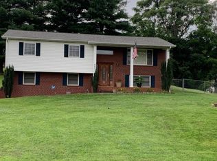 421 Garden Grove Dr, Bristol, TN 37620
