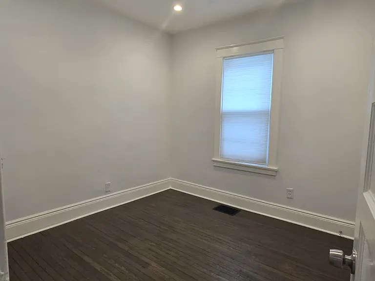254 W Utica St — Photo 31