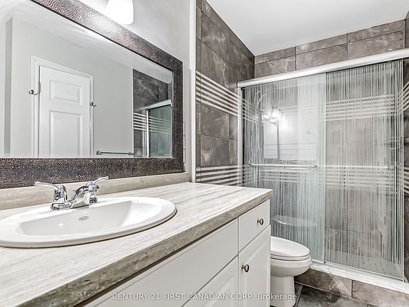 4th image of 140 Conway Dr #6