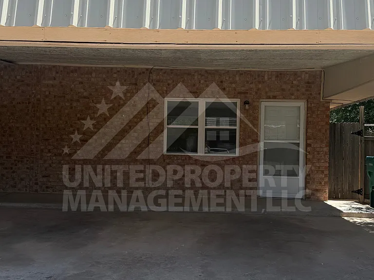 427 W Kiowa Ave — Photo 1