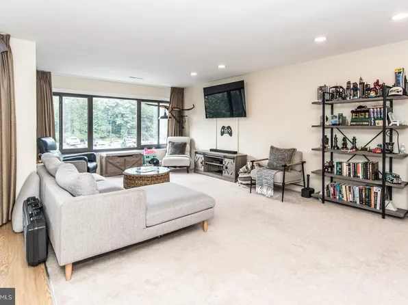 5100 Convent Ln APT 215, Philadelphia, PA 19114