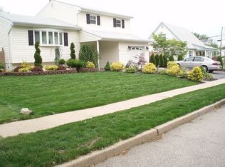 3 Jeffrey Ct, Parlin, NJ 08859