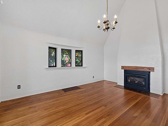 4th image of 329 SE Gilham Ave