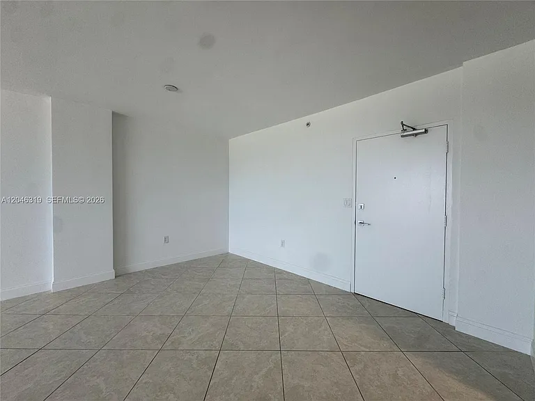 10275 Collins Ave #318 — Photo 9
