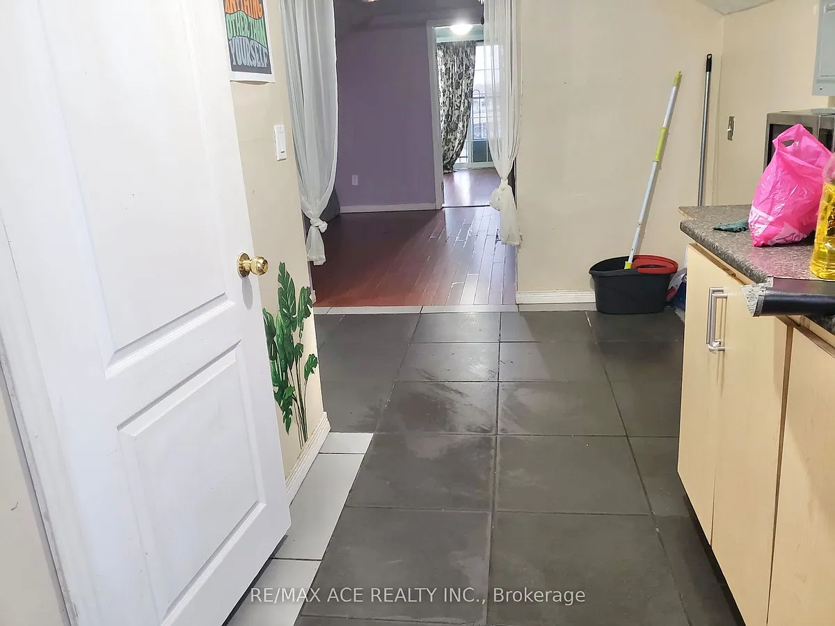 Building Photo - 7098 Goreway Dr