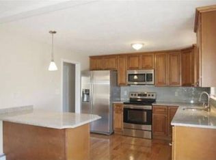27 Ravenwood Rd, Peabody, MA 01960