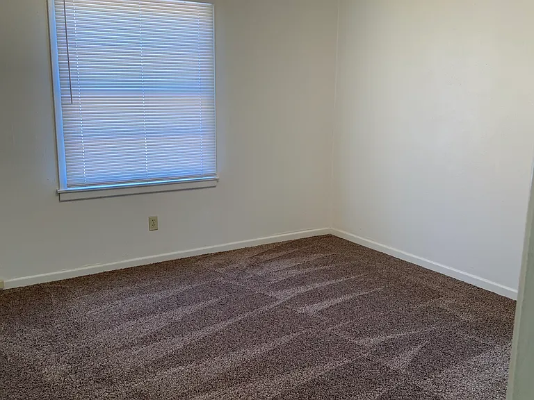 1058 S Bowie Dr — Photo 3