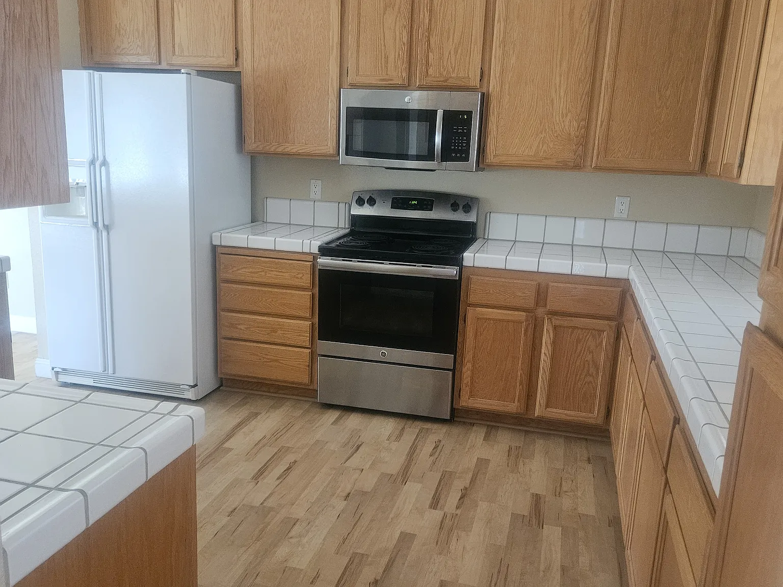 3 bed, 1356 sqft, $2,550 — Photo 2