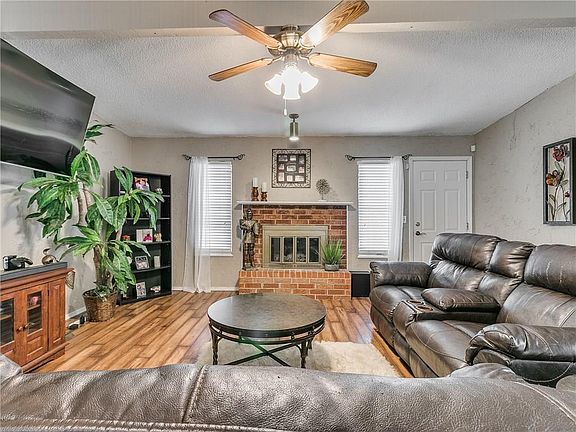 3rd image of 10209 Glascow Dr