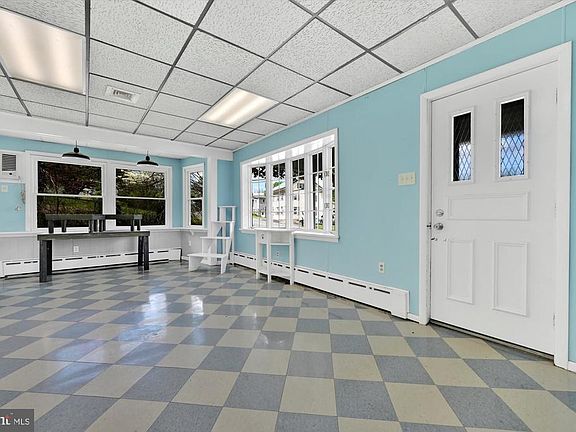 2nd image of 725 W Market St