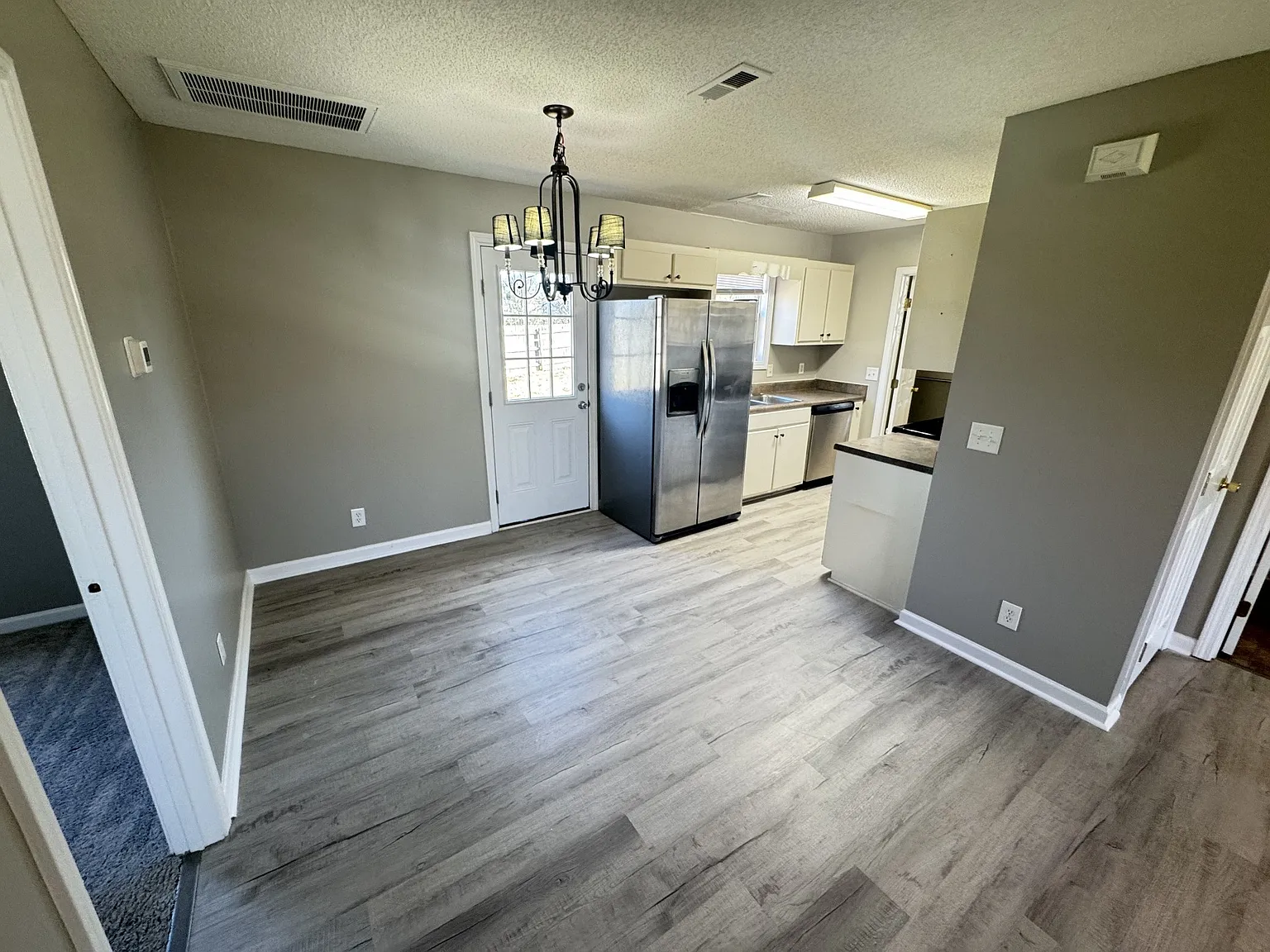 3 bed, 2.0 bath, 1014 sqft, $1,650 — Photo 3