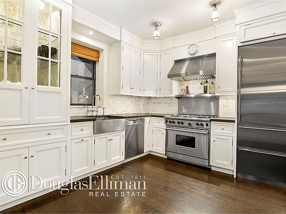 3rd image of 165 E 60th St APT 4D