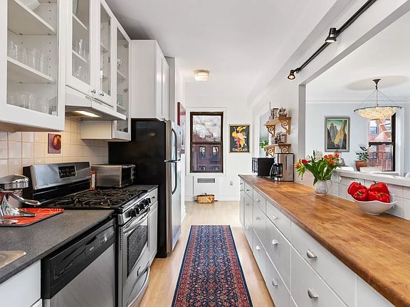 3rd image of 71 Ocean Pkwy APT 3K