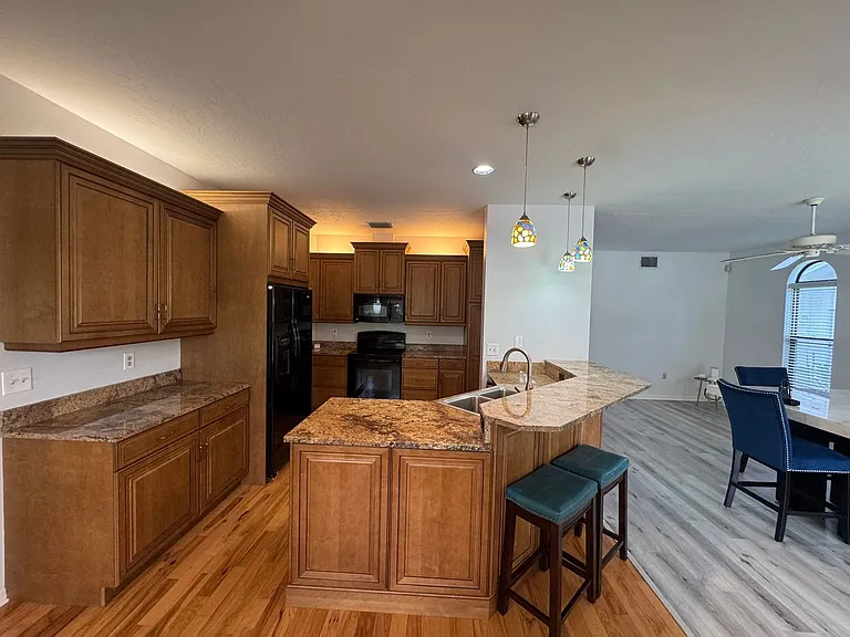 6077 Marella Dr — Photo 2
