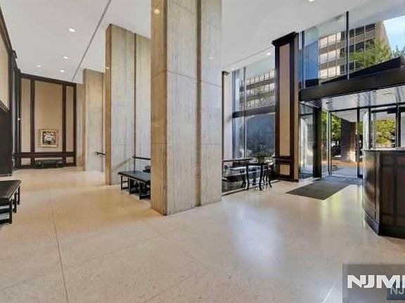 3rd image of 2077 Center Avenue #7J