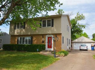 2820 E 41st St, Des Moines, IA 50317