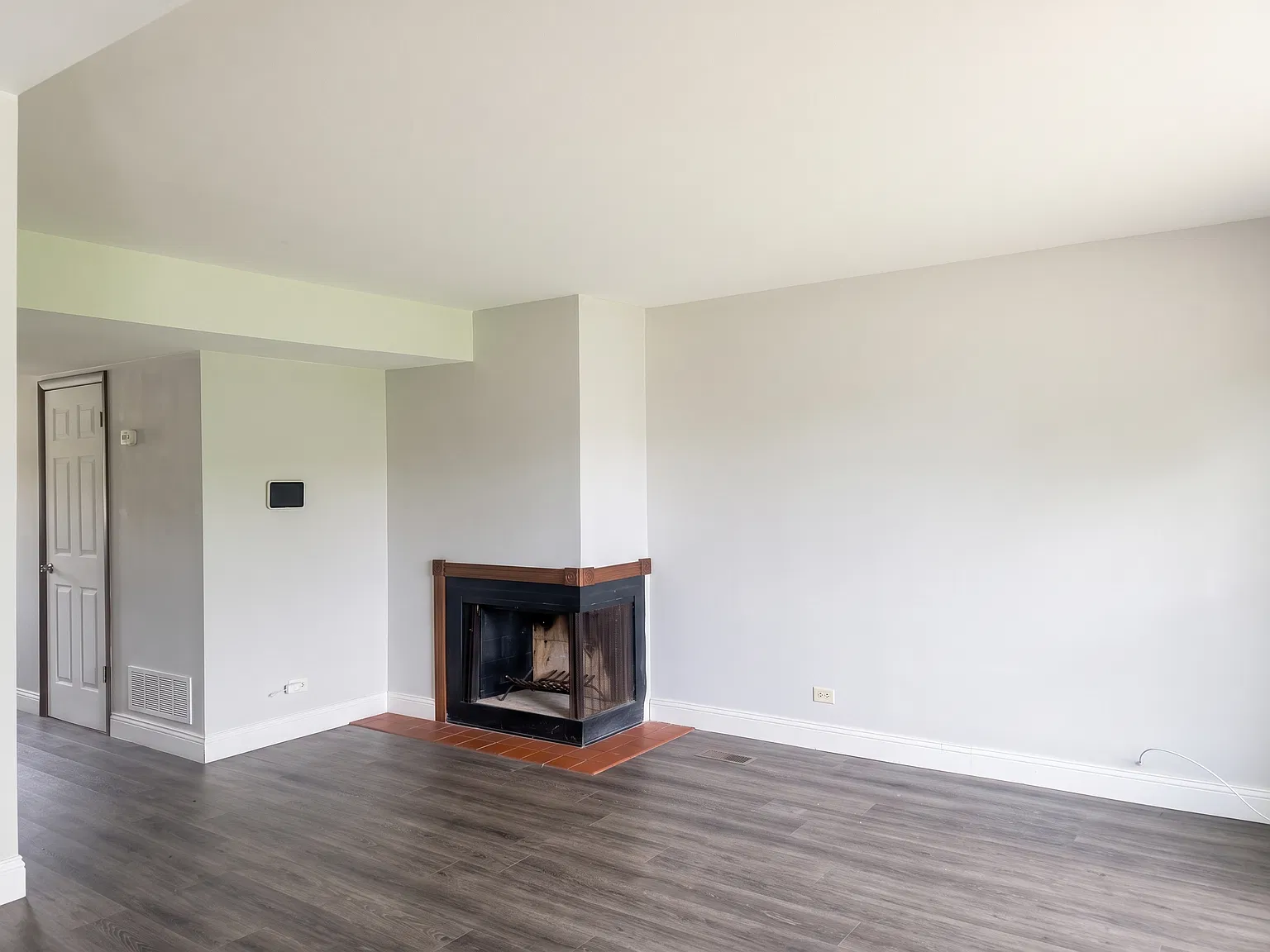 3 bed, 1329 sqft, $2,500 — Photo 2