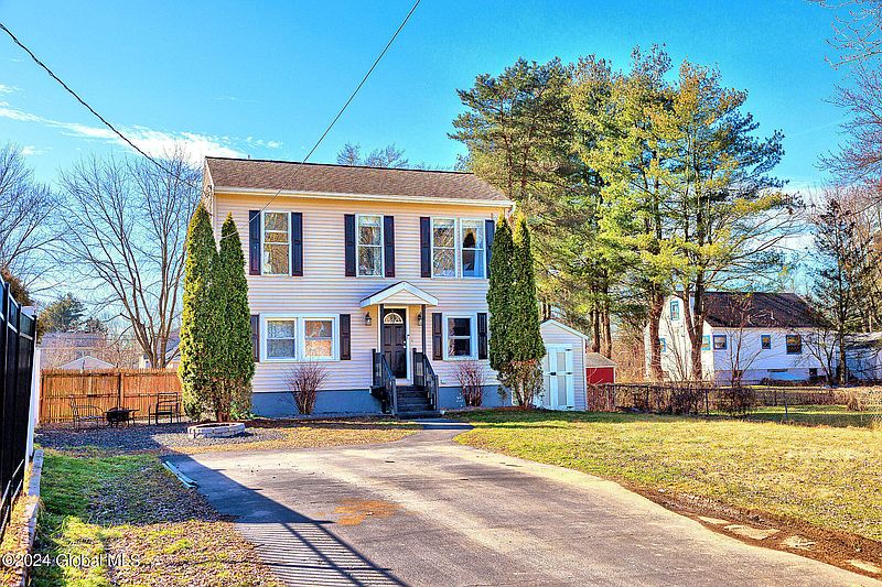 3rd image of 9 New Hampshire Avenue