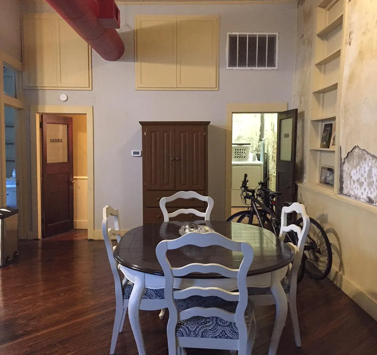 2 bed, 2000 sqft, $1,350 — Photo 1